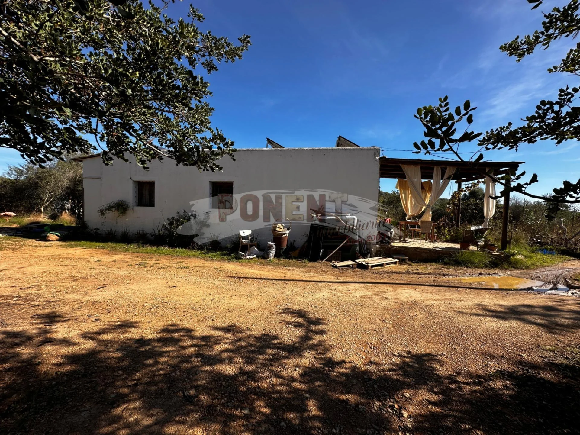 Casa rural con parcela de 14.000 m²