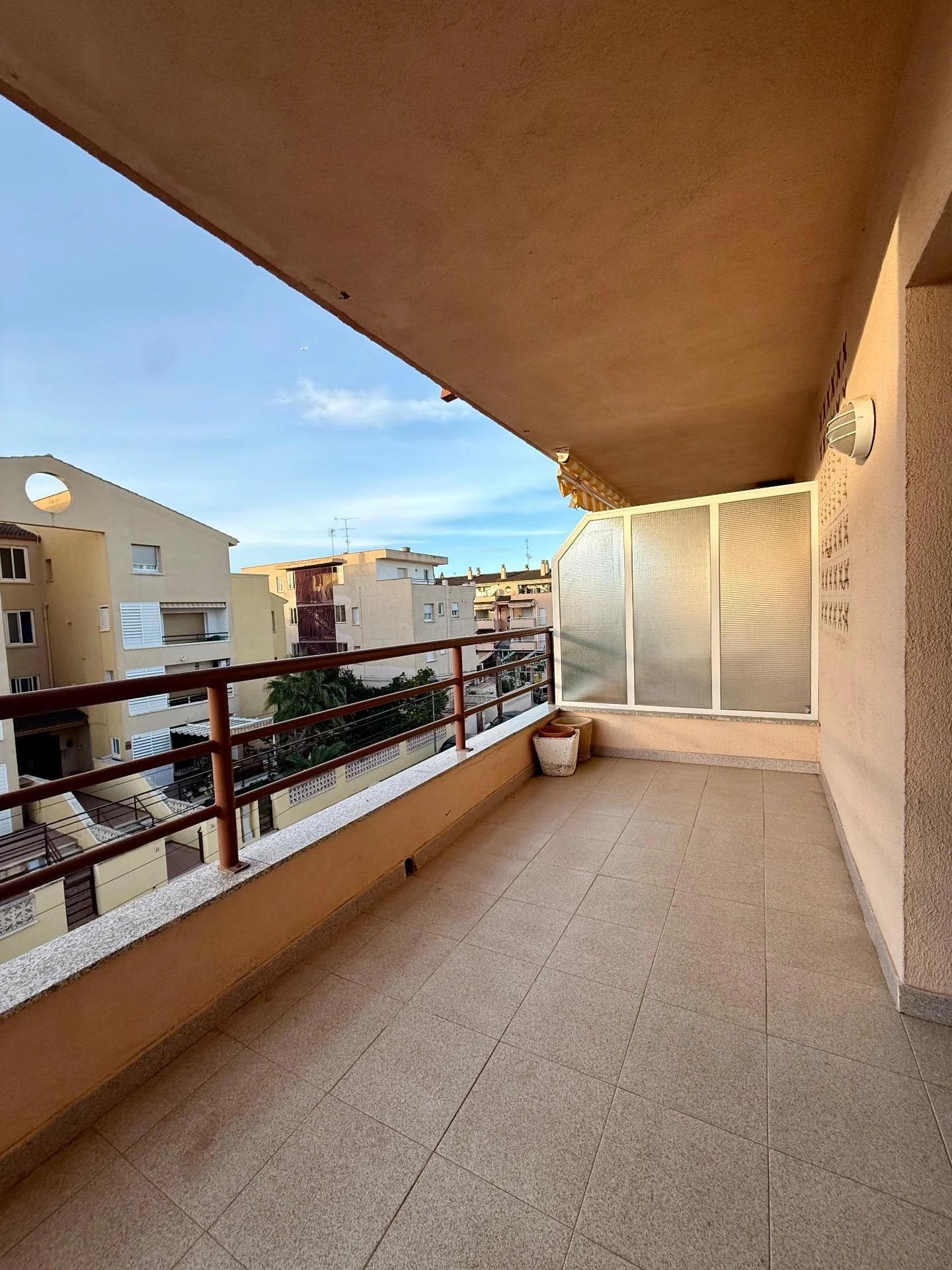 Piso costero en Cunit con tres habitaciones
