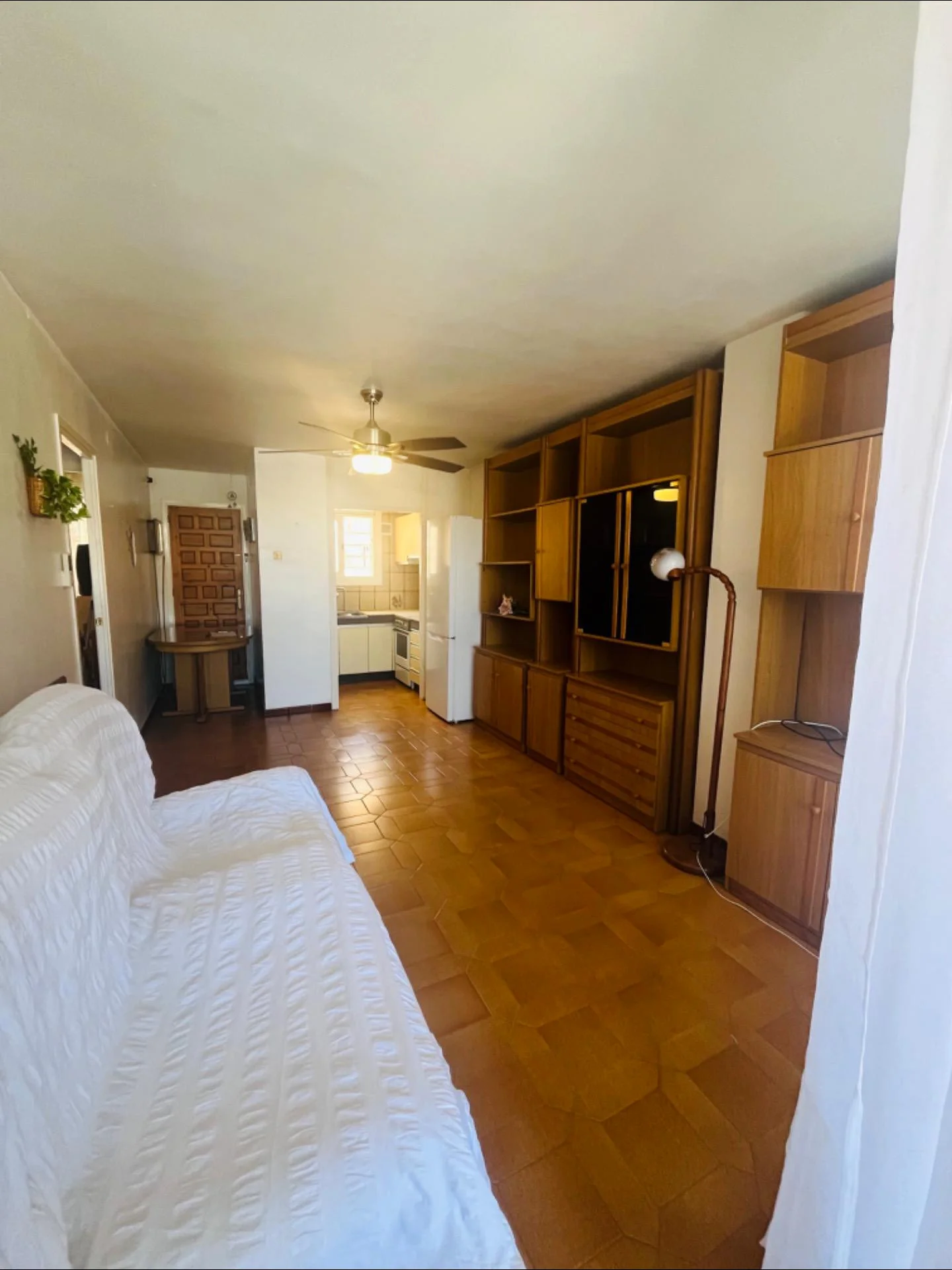 Seafront Vilanova flat with terrace parking