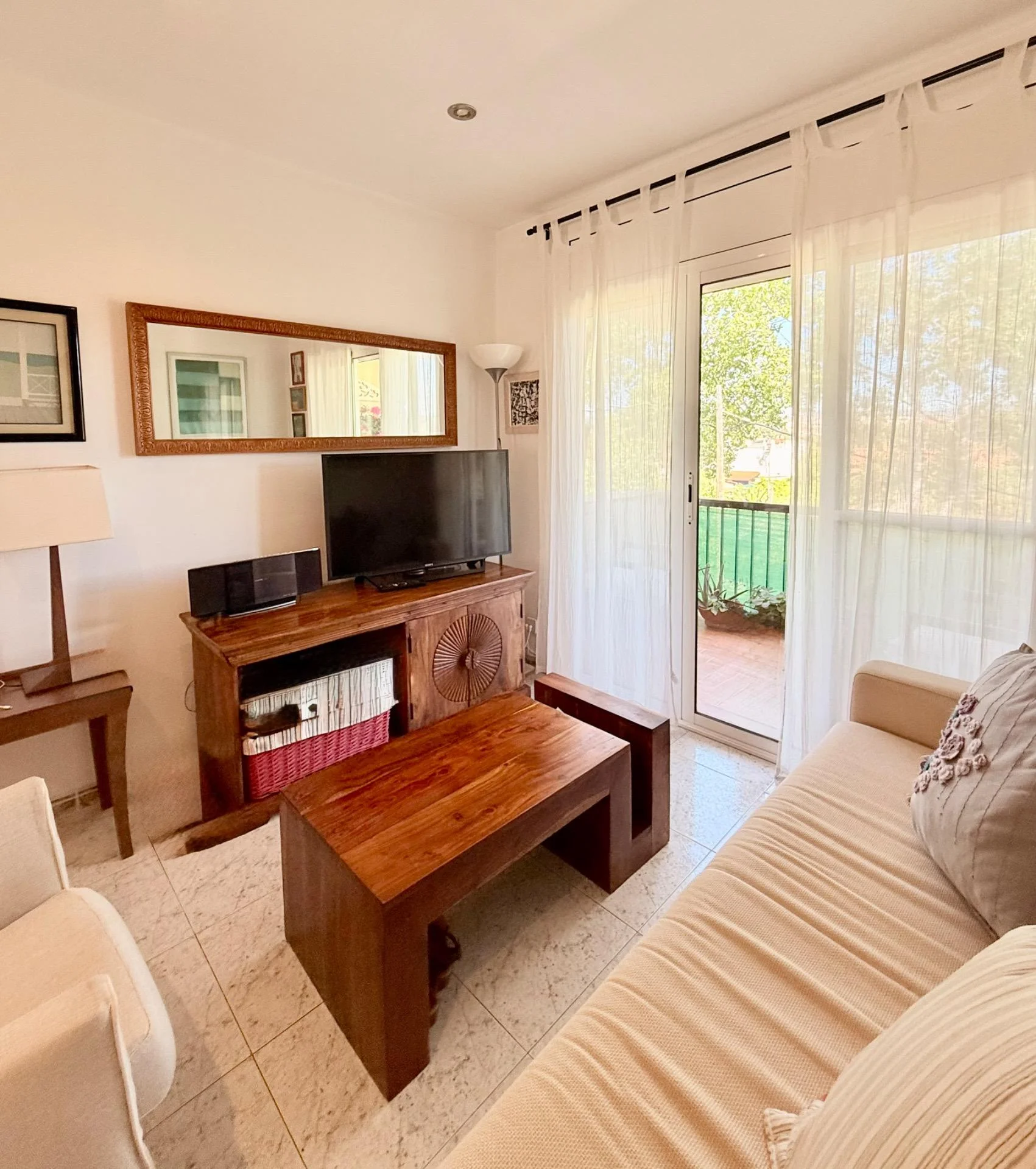 Bright coastal flat, 2 bedrooms