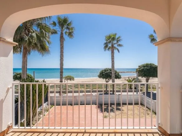 Sold seaside townhouse with private garden