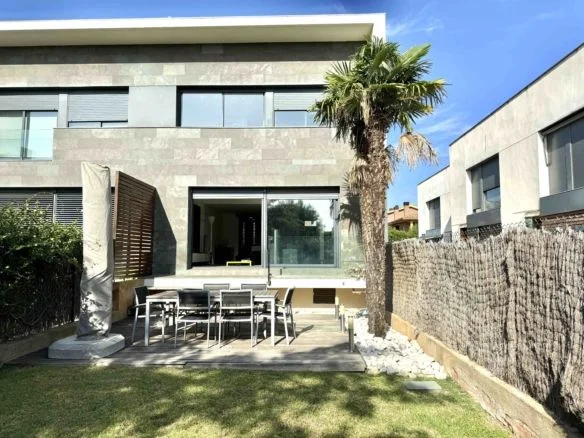 Casa pareada esquinera en Vilafortuny, 4 dormitorios