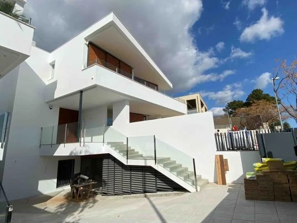 Chalet nuevo frente al mar en La Llosa