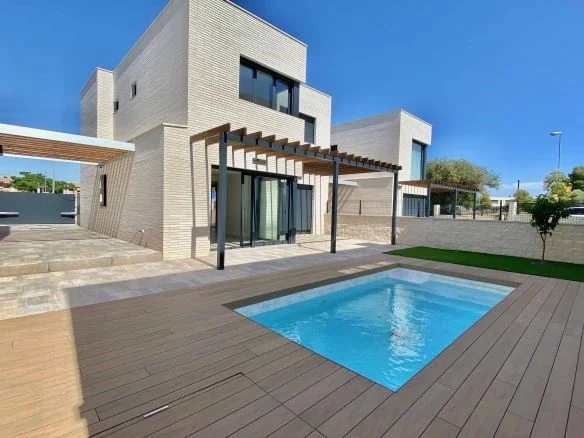 Sold new-build chalet near beach