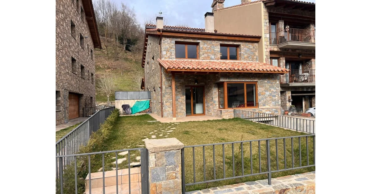 Casa en Llanars con jardín privado