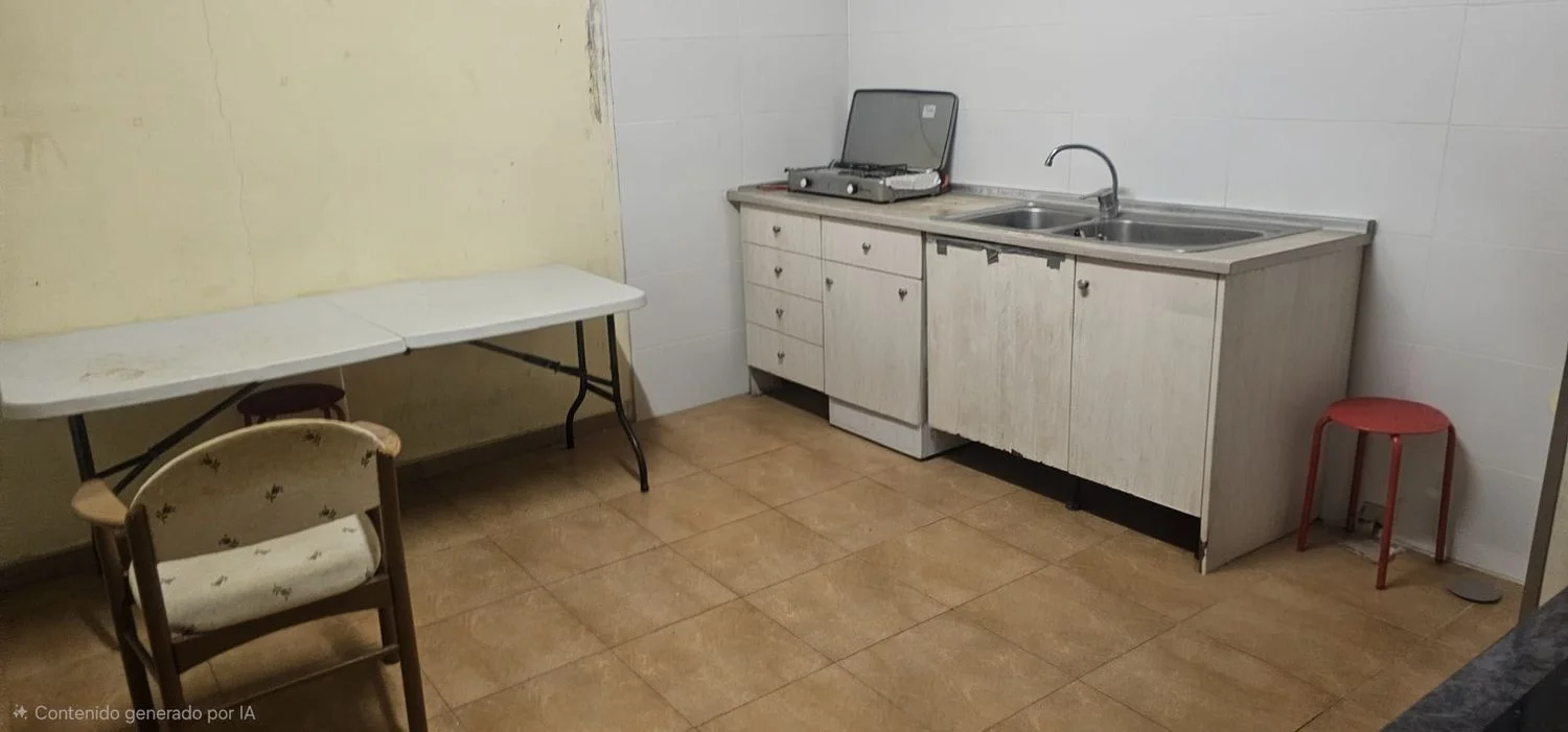 Street-front Eixample commercial unit, 98 m²