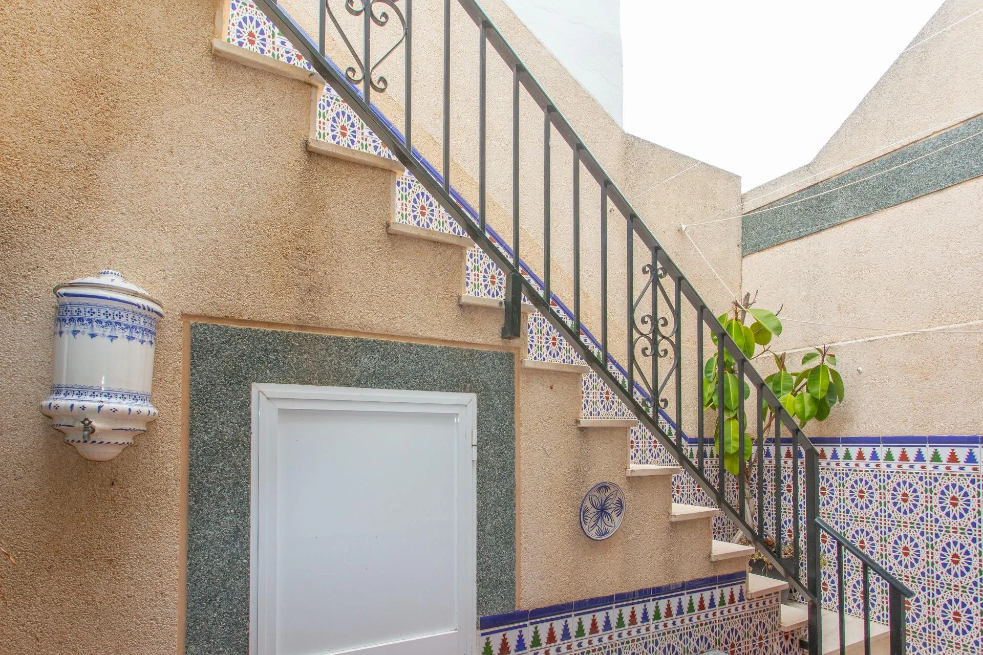 Casa reformada de cuatro dormitorios cerca de universidad