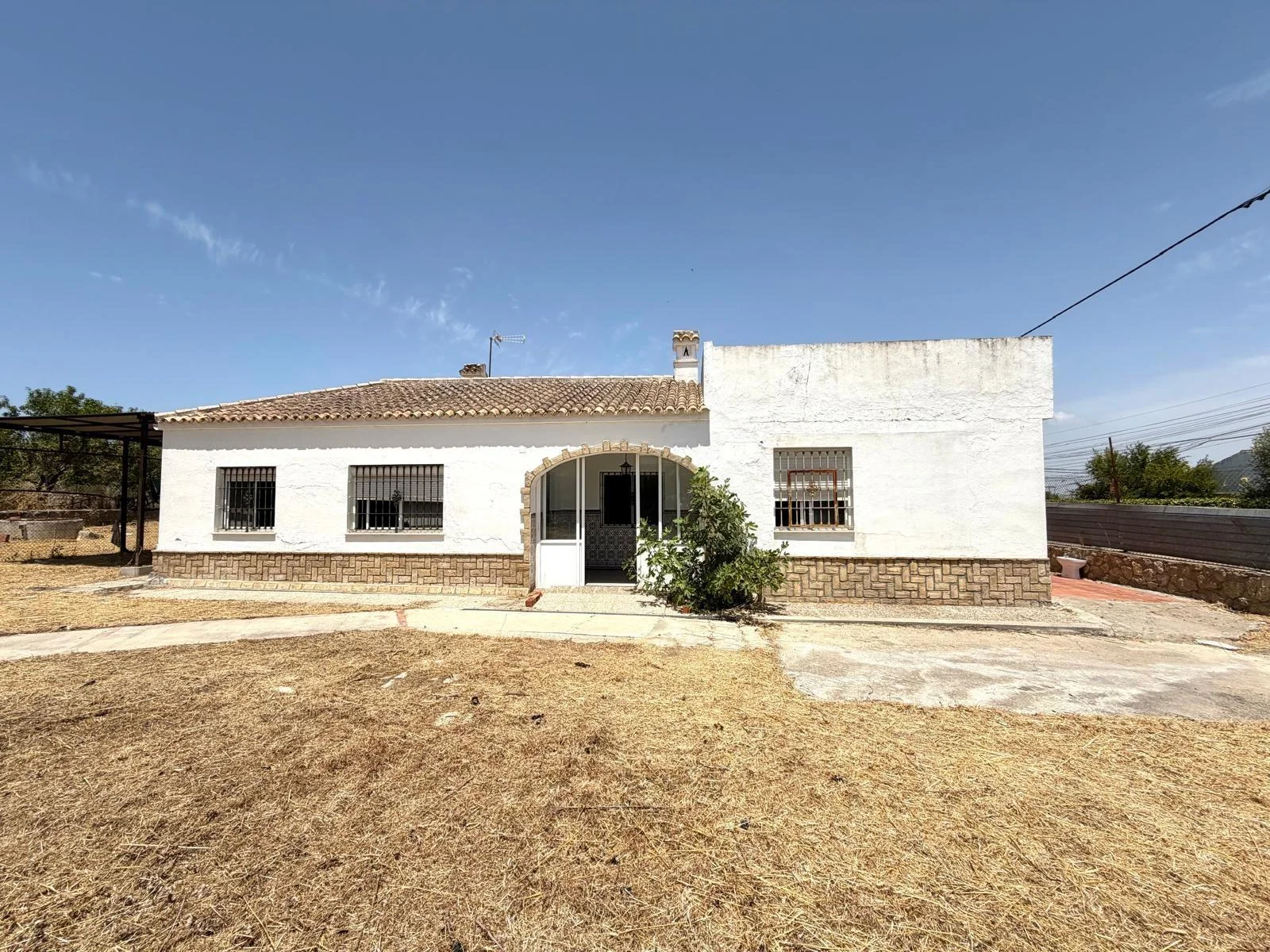 Chalet para reformar en parcela de 2.263 m²