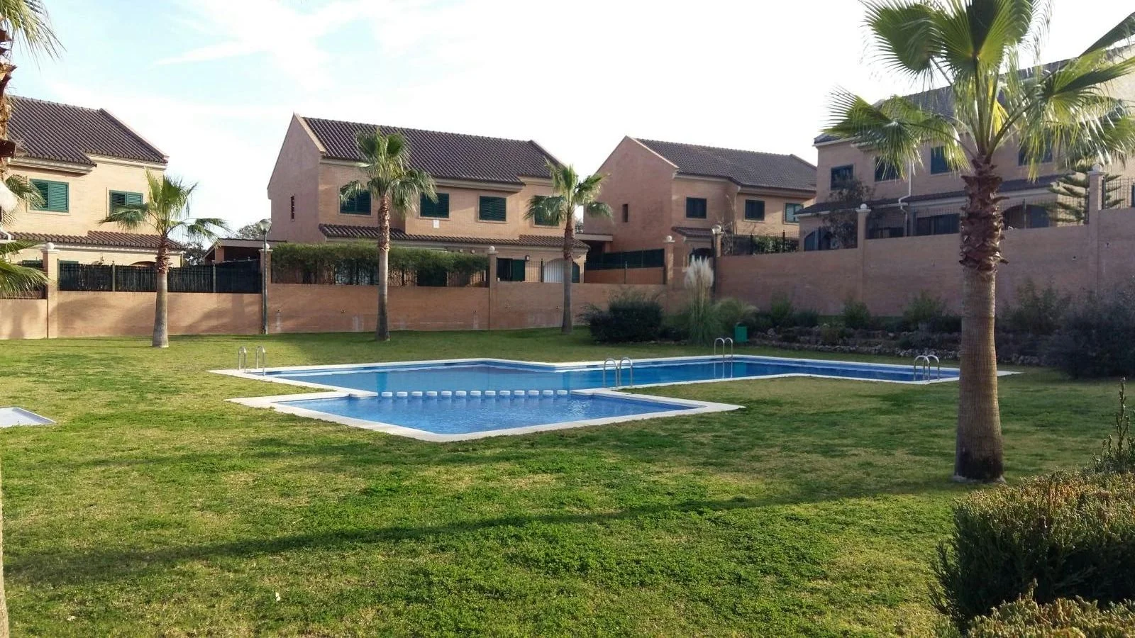 Refurbished Paterna townhouse, 4 bedrooms