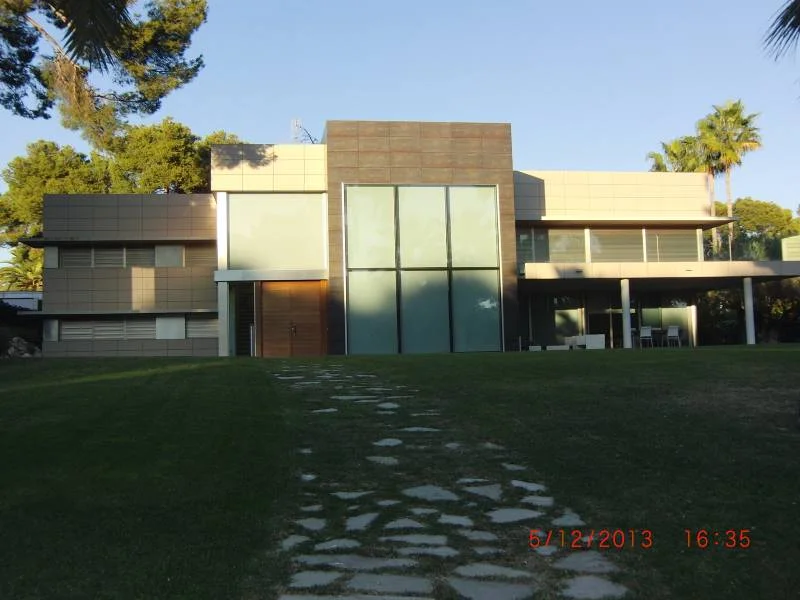 Villa nueva en Godella, 1.500 m² construidos