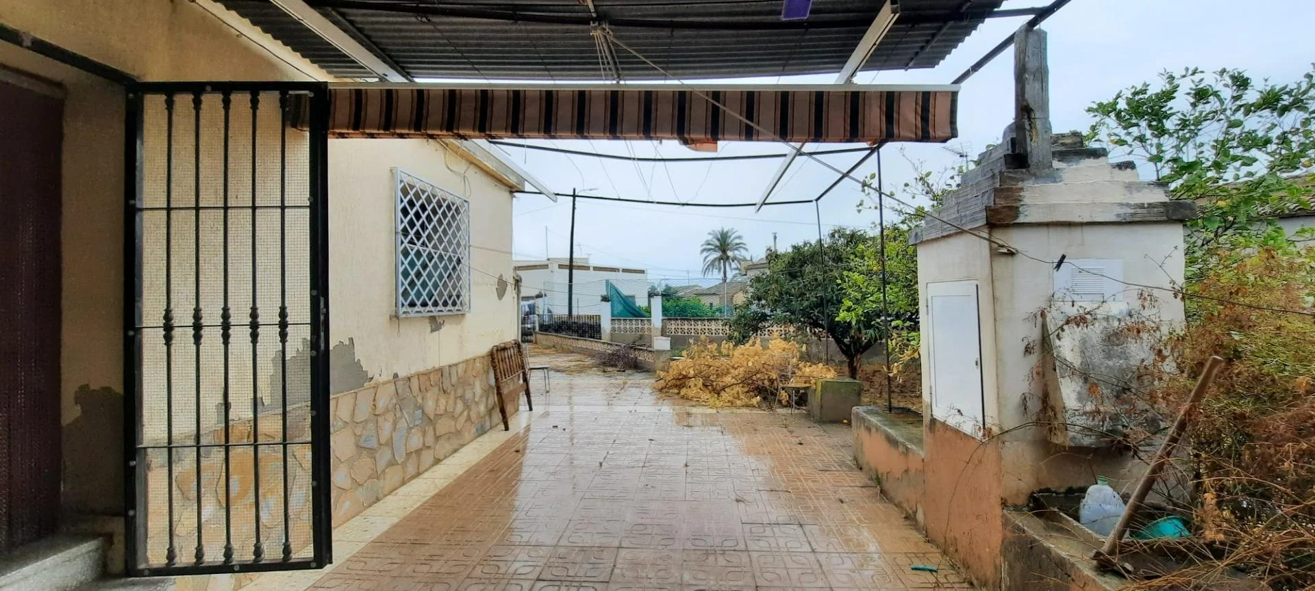 Refurbishment house with 457 m² plot