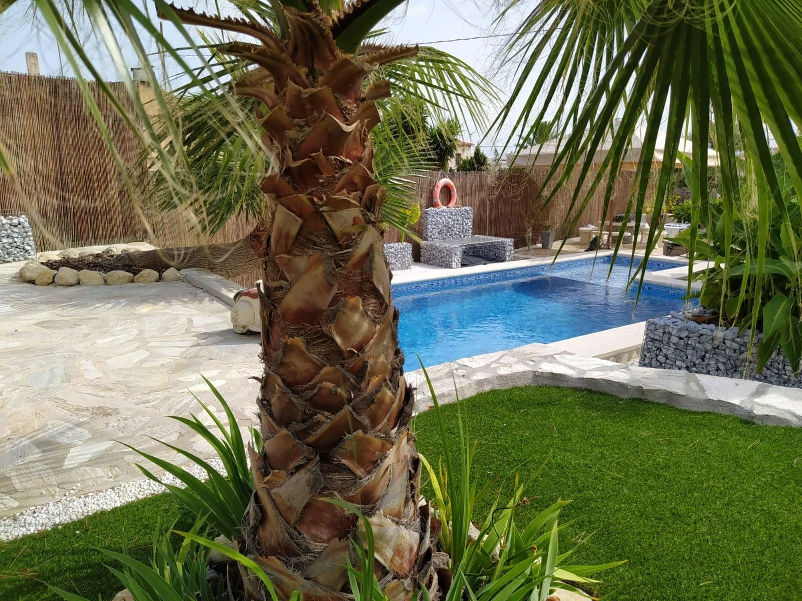 Villa reformada con piscina privada