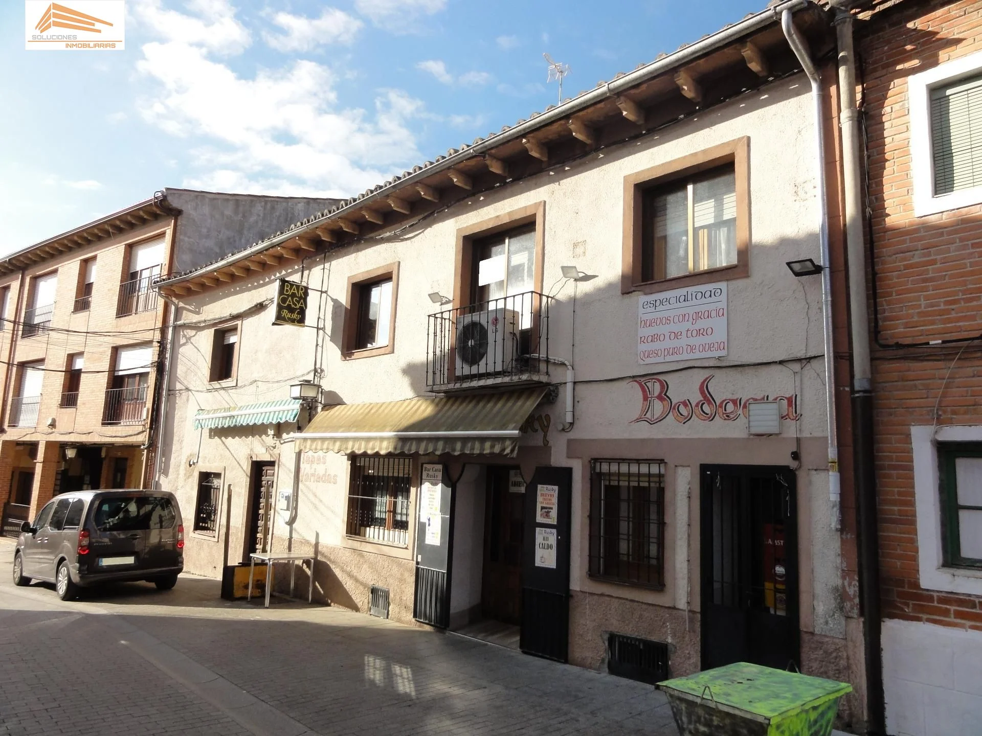 Four-level building in Tordesillas centre