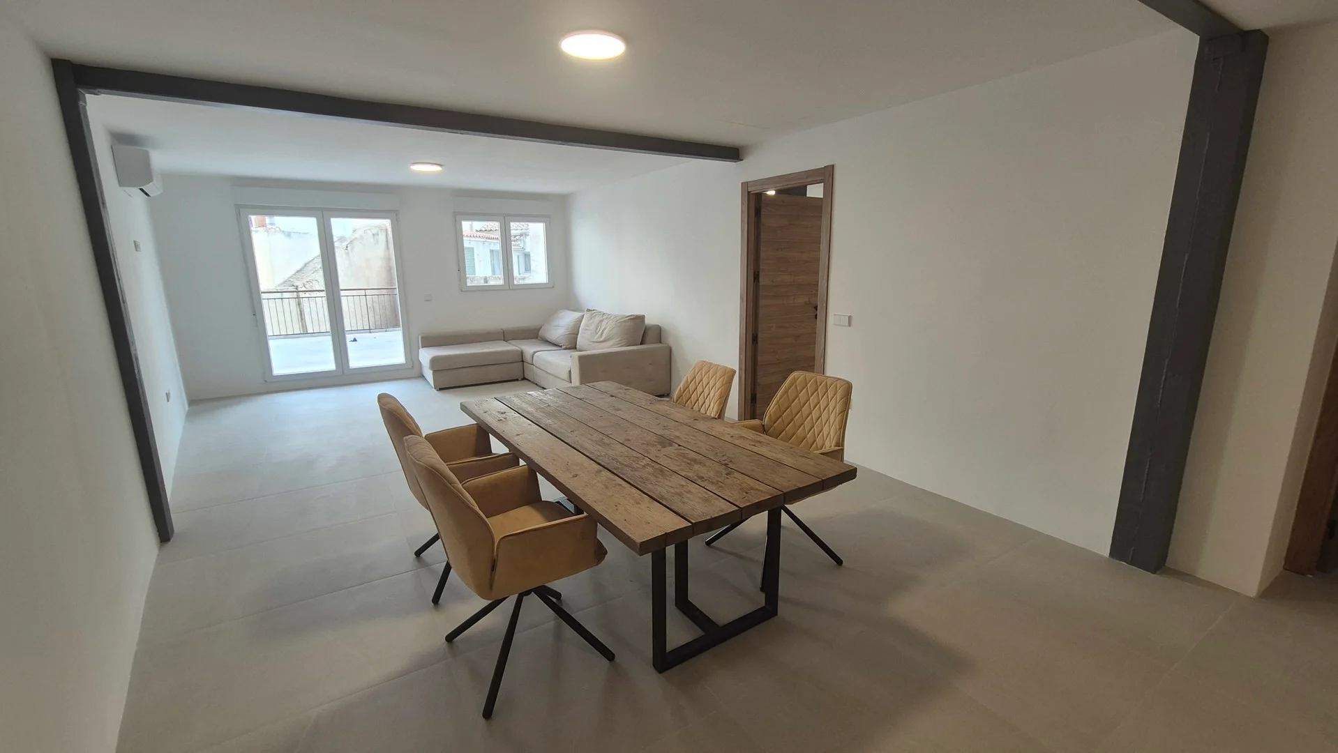 Espacio comercial reformado en el centro de Villena