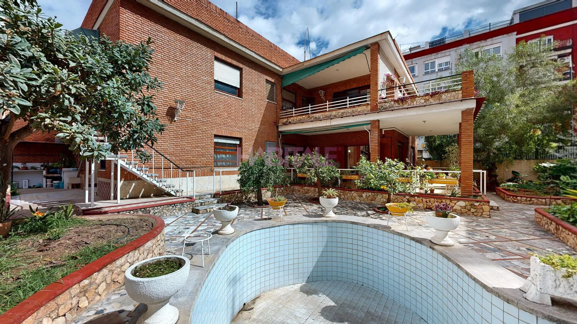 Casa grande en Torrent con potencial de reforma