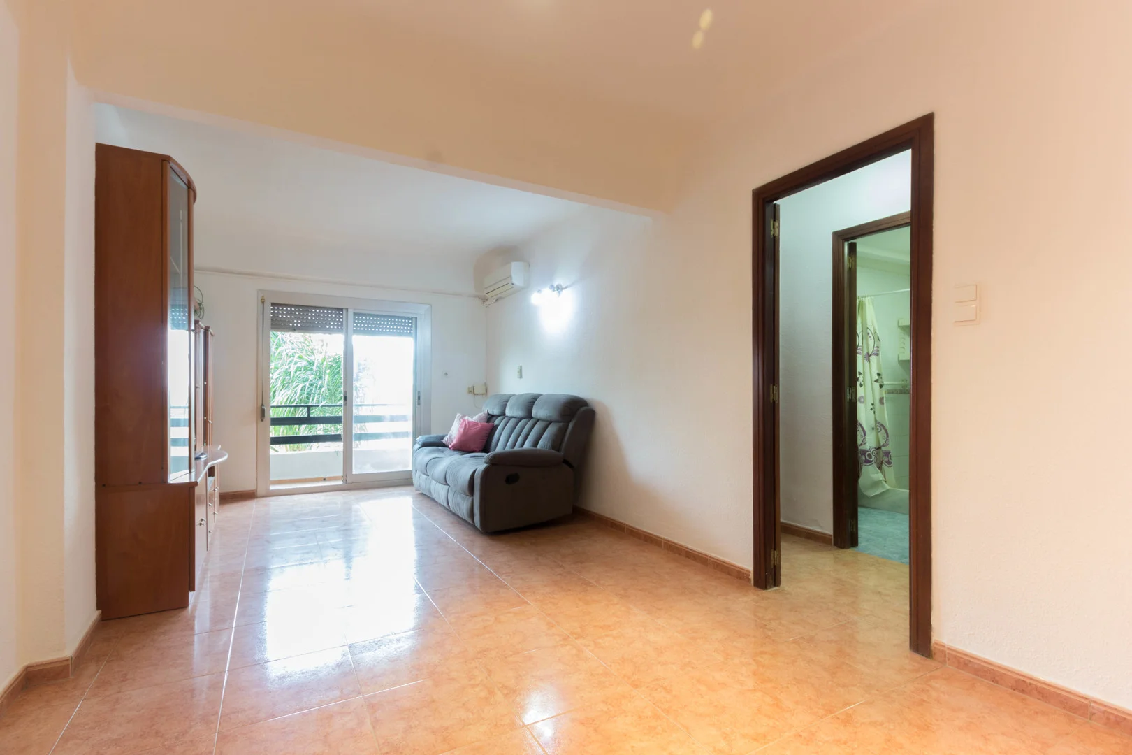 Spacious 4-bedroom flat with lift in El Puig de Santa Maria