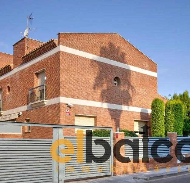 Villa de lujo en Vilafortuny, 800 m² y piscina
