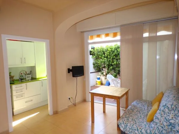 Loft reformado costero con terraza privada