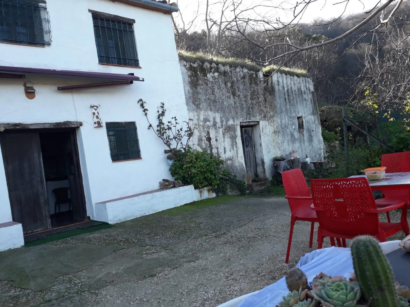 Casa con terreno de regadío en Jubrique