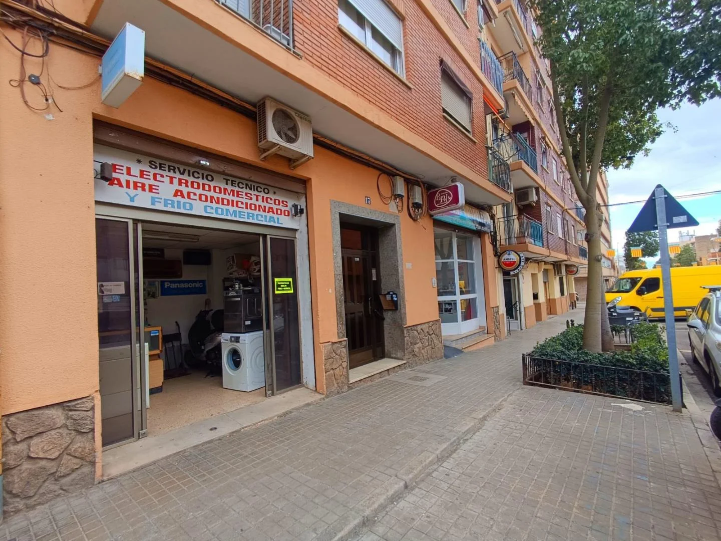Local comercial a pie de calle en Manises