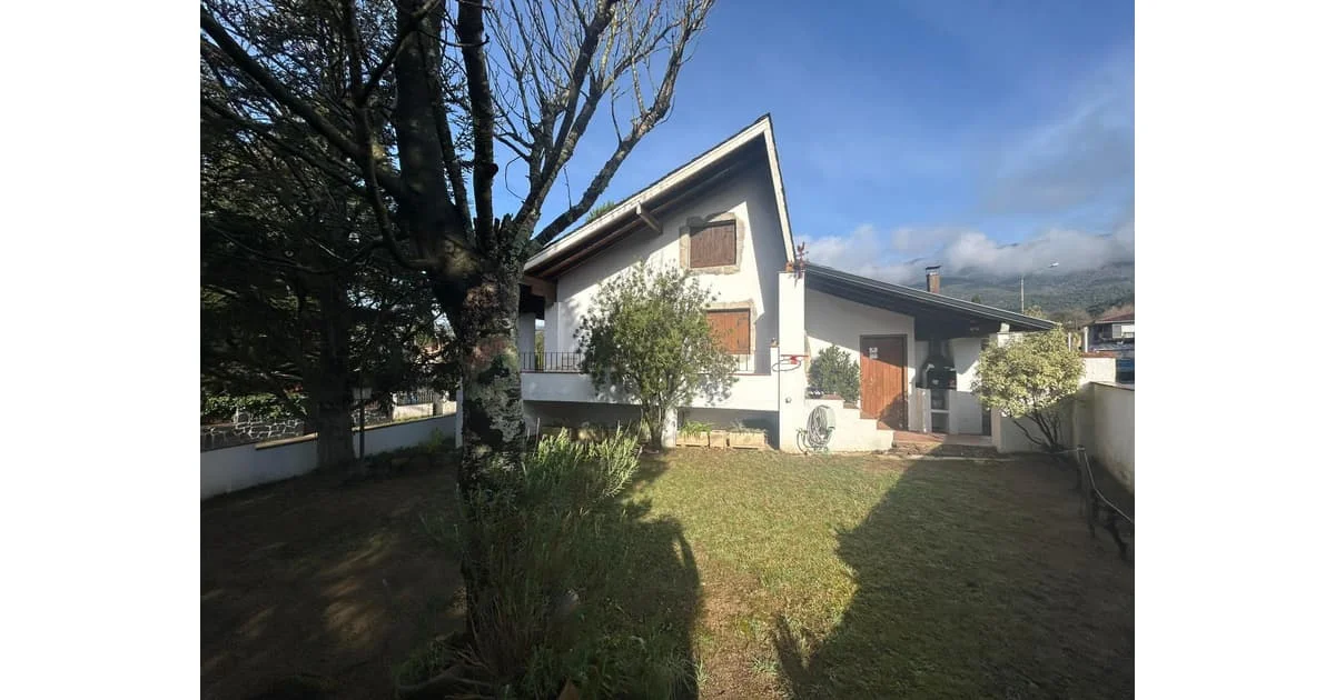 Independent house near Maçanet centre