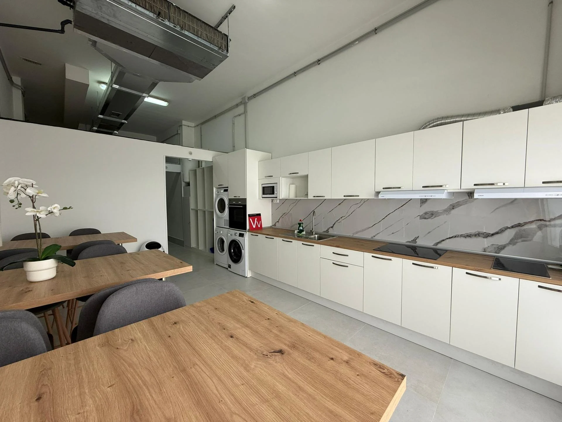 Operating hostel property in La Camella