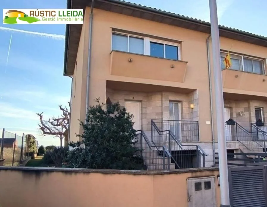 Casa adosada con jardín en Castellserà