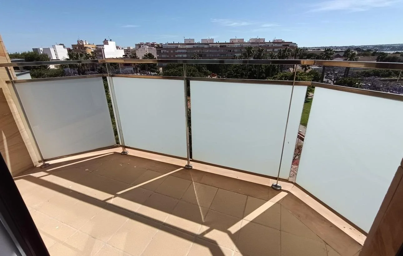 Two-bedroom Acequion apartment with open views