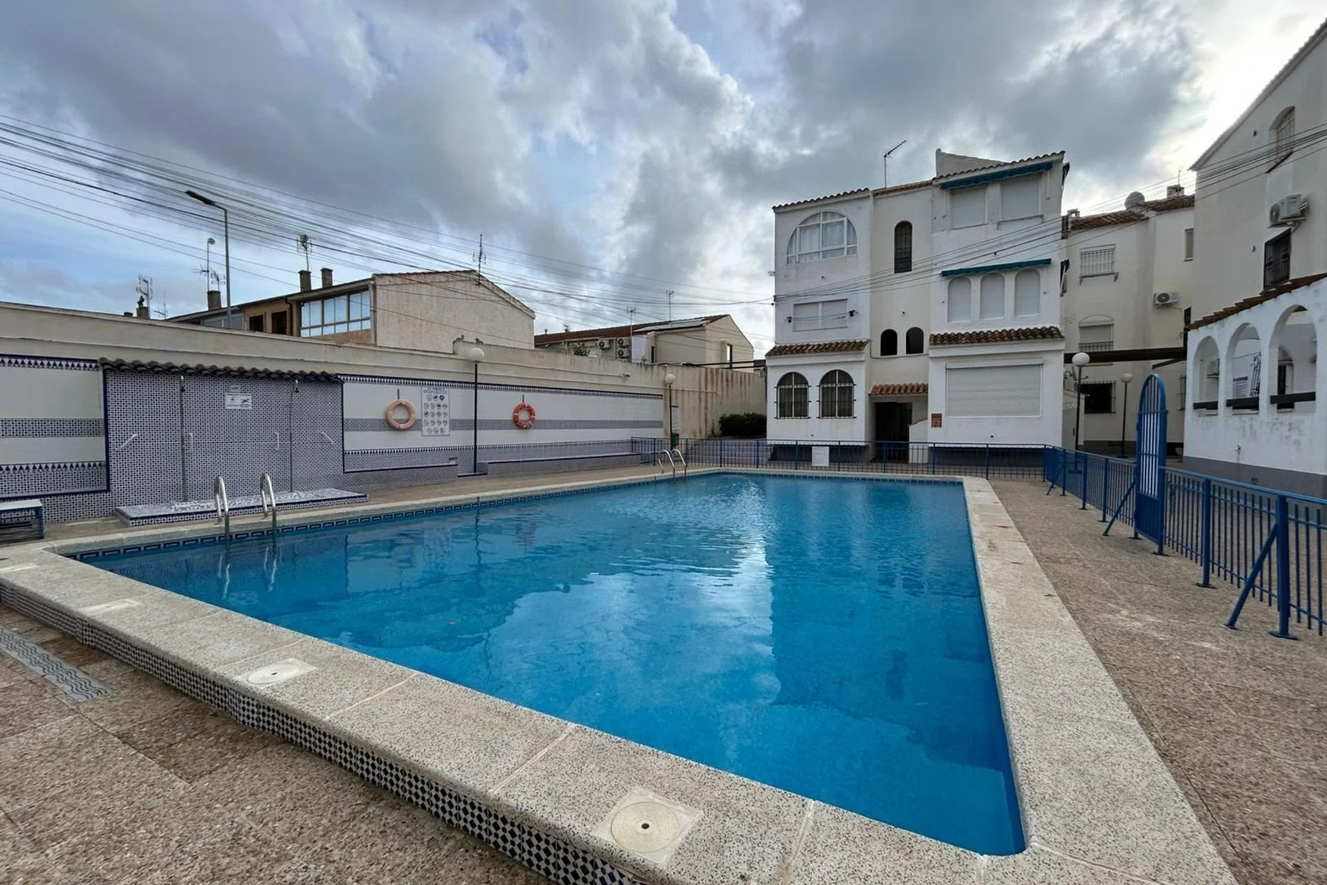 Apartamento costero con piscina, 1 dormitorio