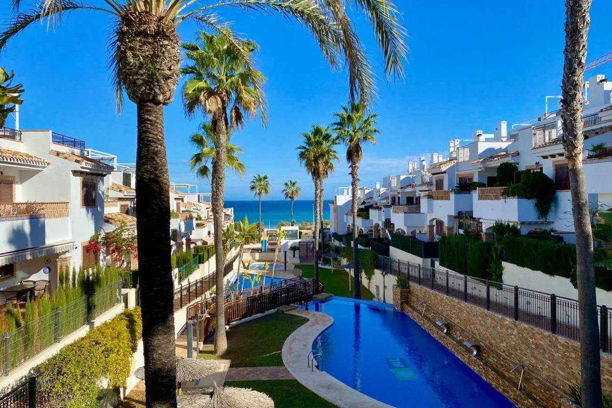 Apartamento en última planta en La Mata con vistas al mar