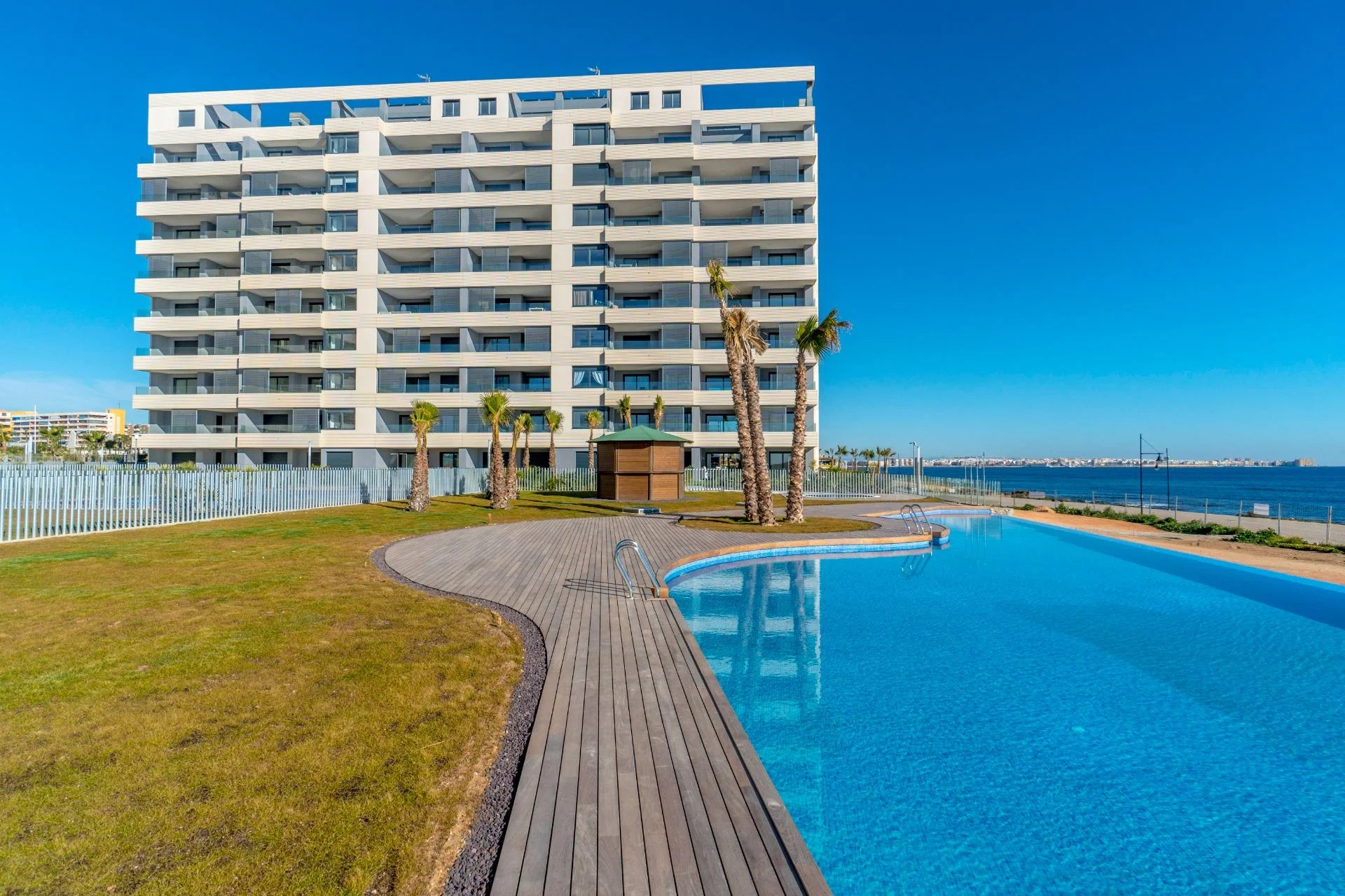 Apartamento frente al mar con zonas comunes