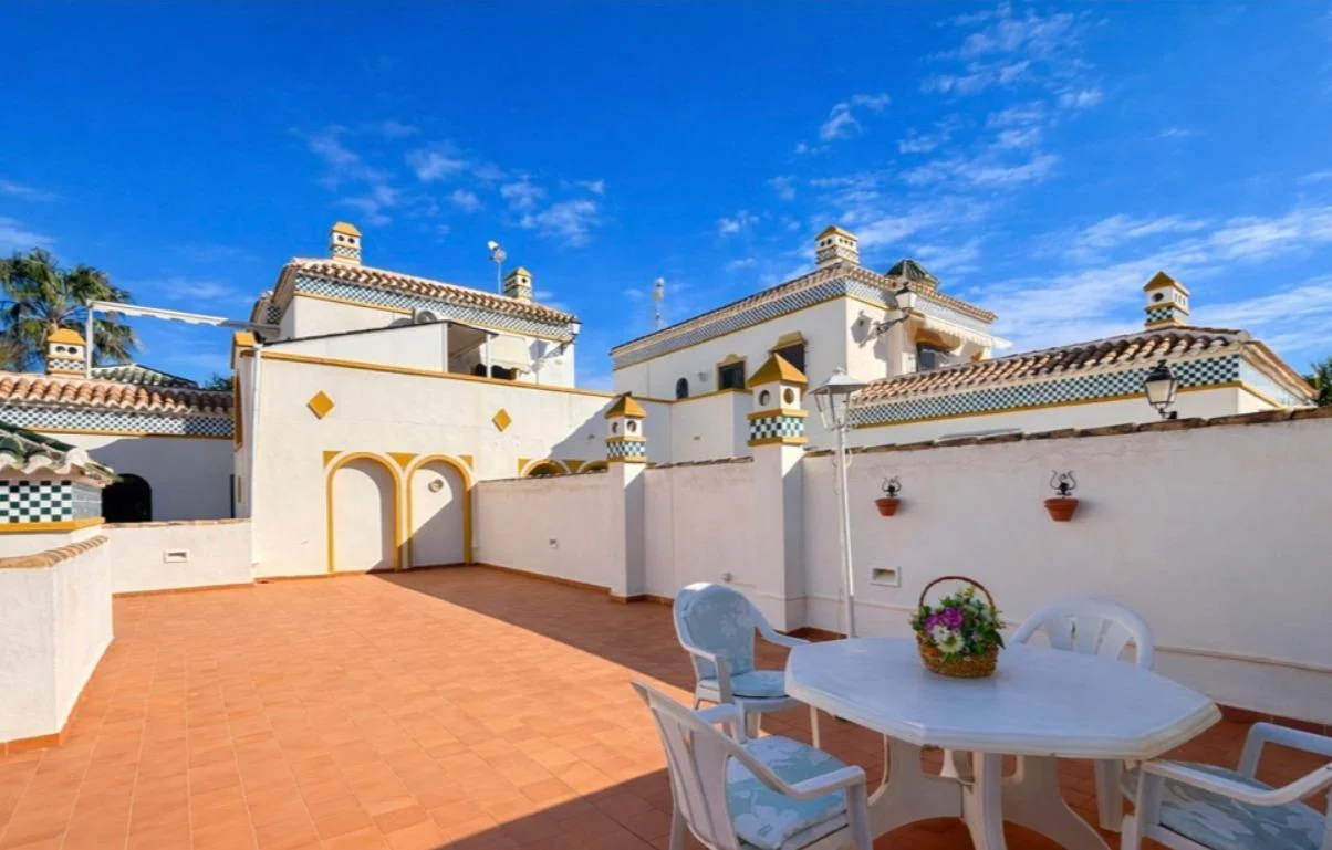 Apartamento costero con terraza de 72 m²