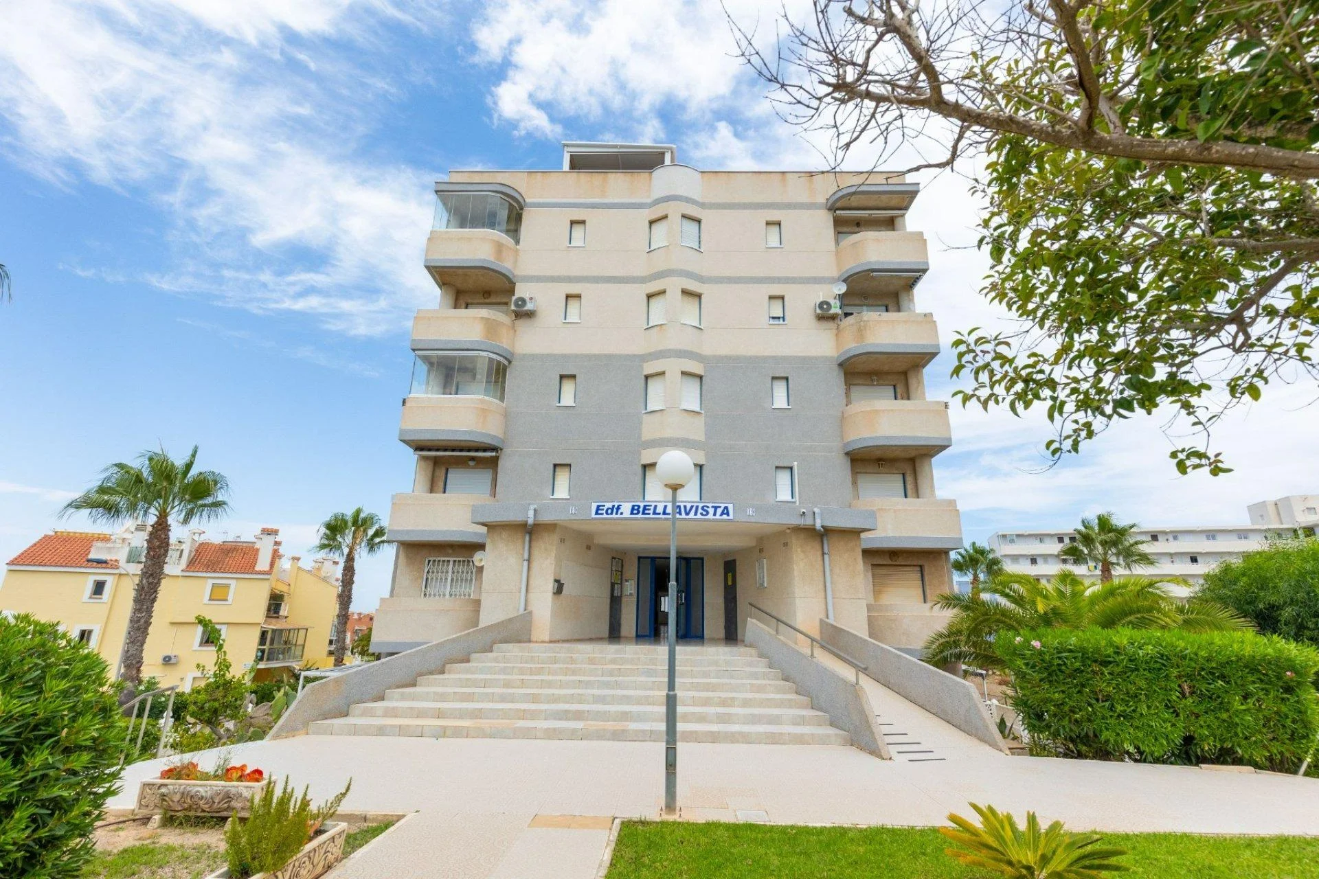 Apartamento reformado en Torrevieja con vistas al mar