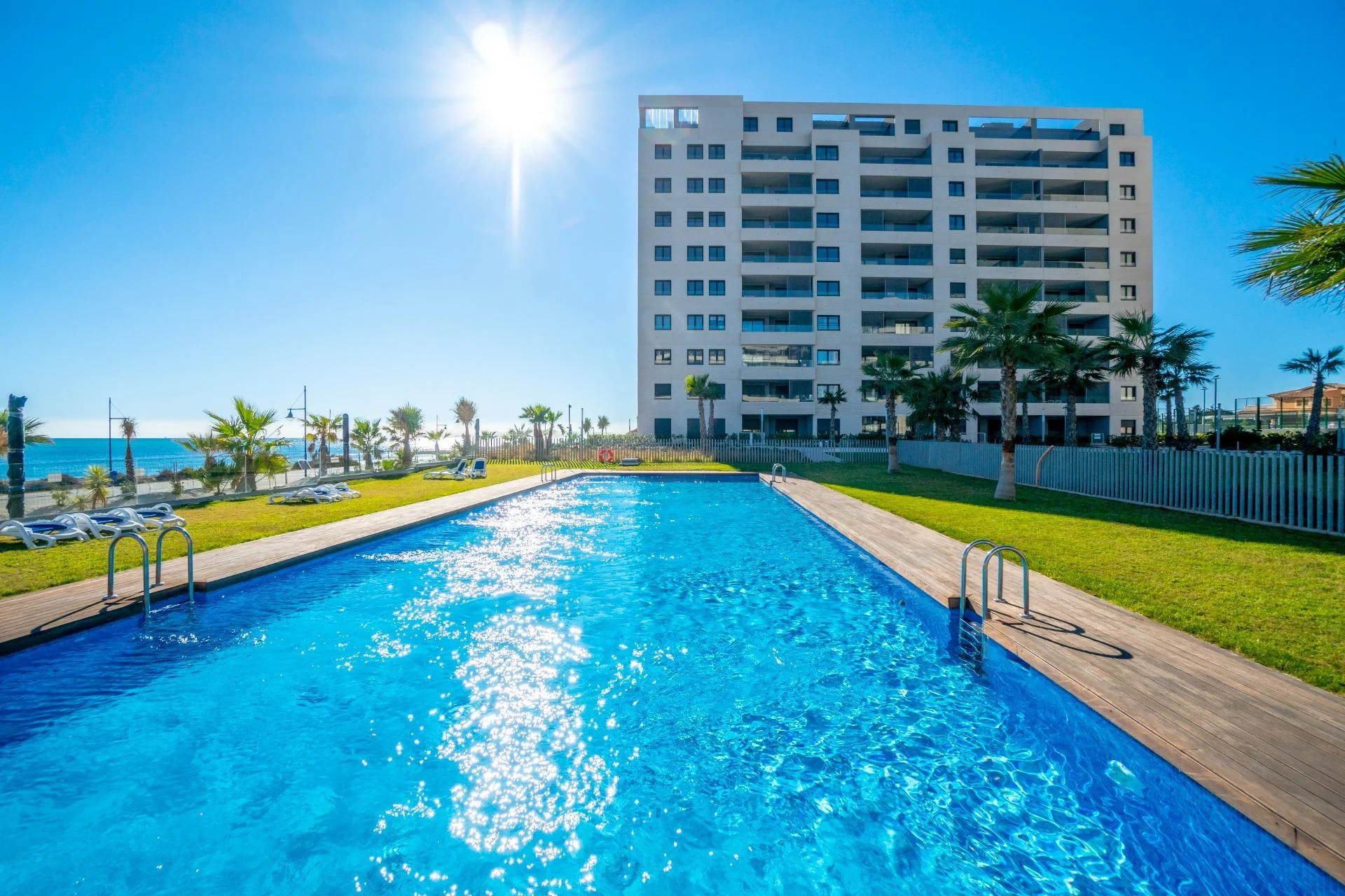 Seafront duplex penthouse, 139 m²