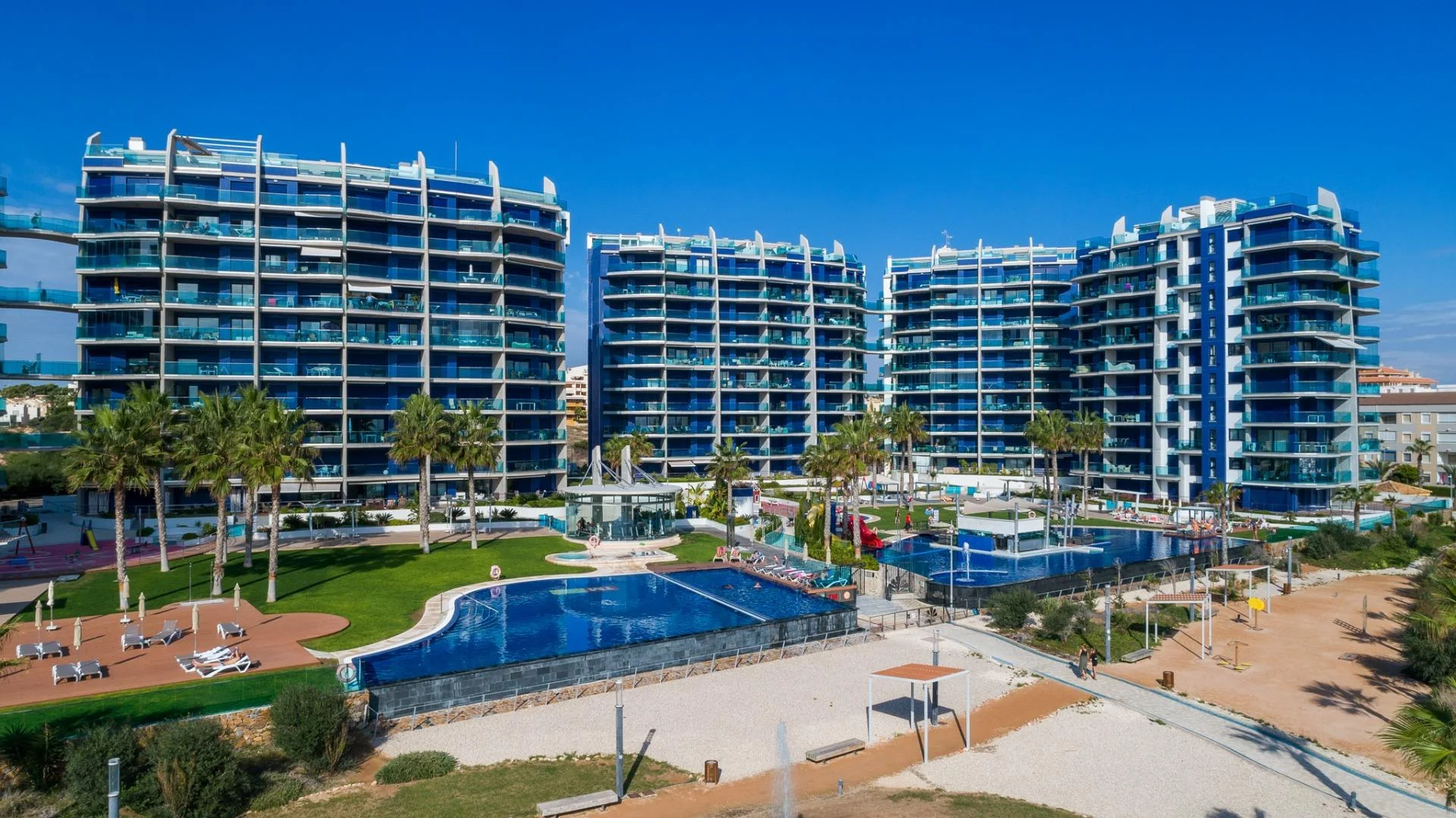 Ático en primera línea con solárium de 83 m²