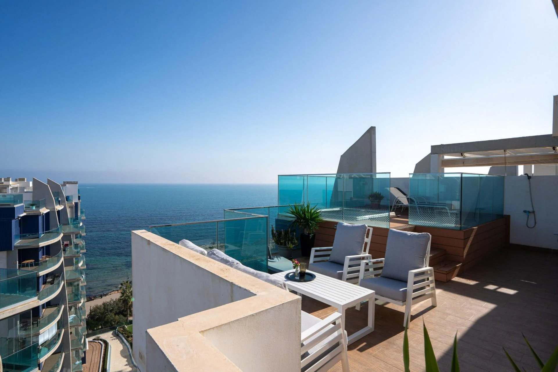Sea-view penthouse with rooftop terrace
