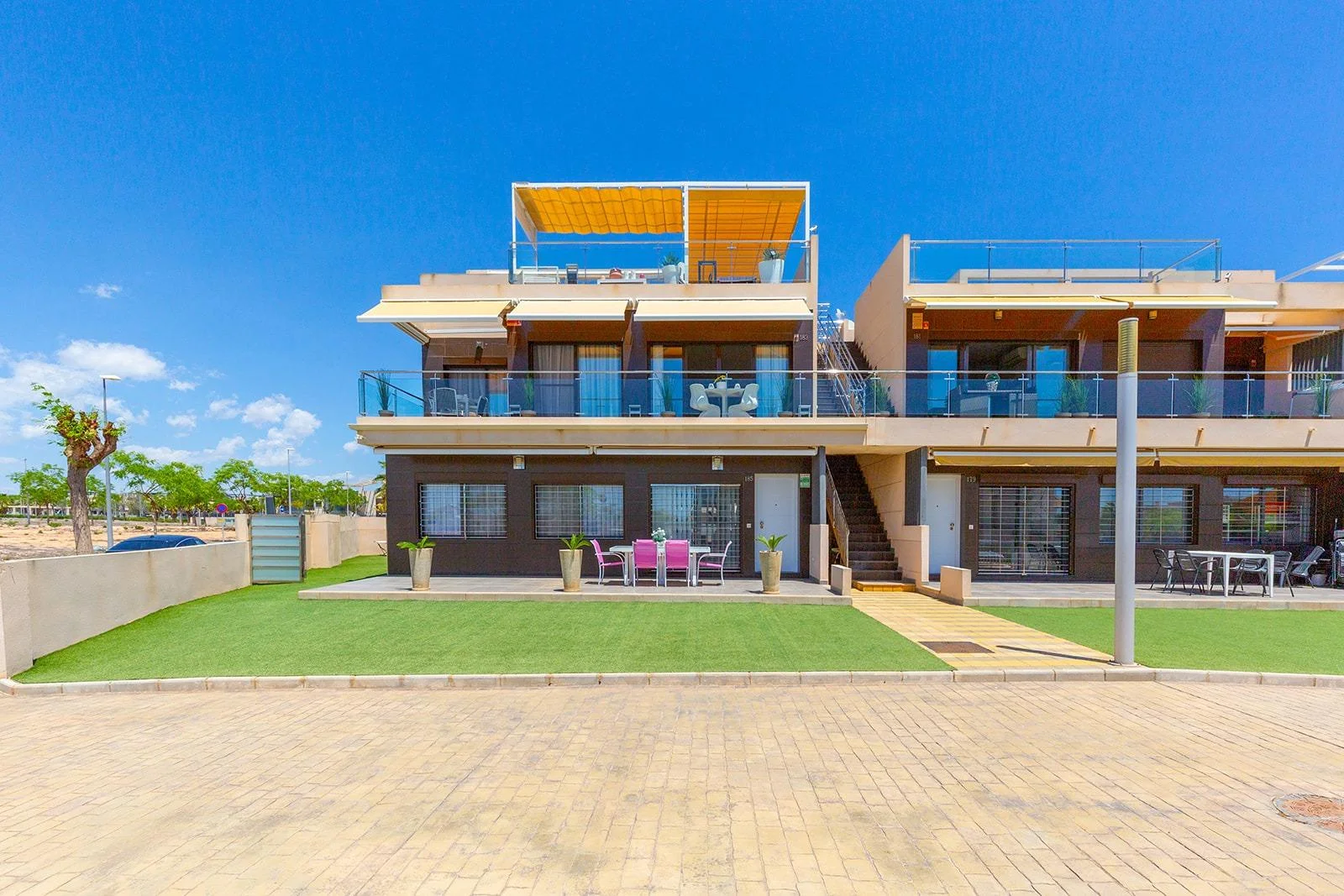 Spacious bungalow with private garden
