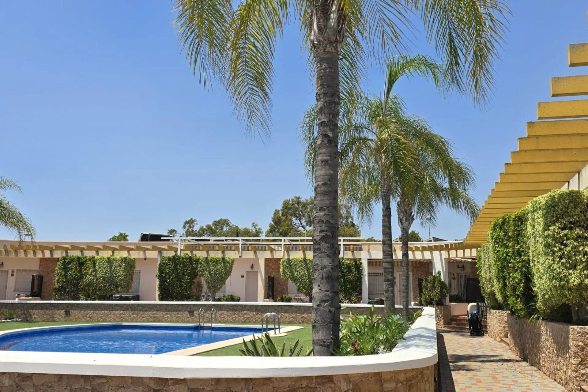 Corner townhouse near beach, 2 bedrooms