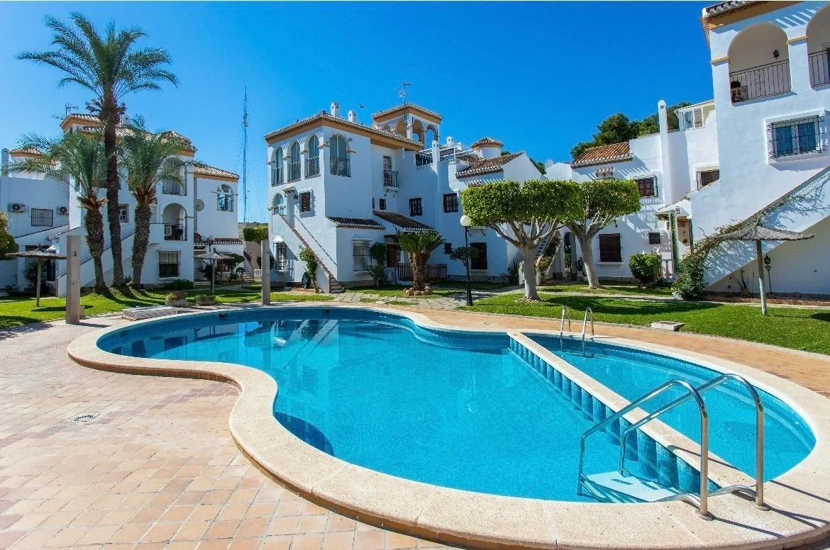 Dúplex cerca de Playa Flamenca, tres dormitorios