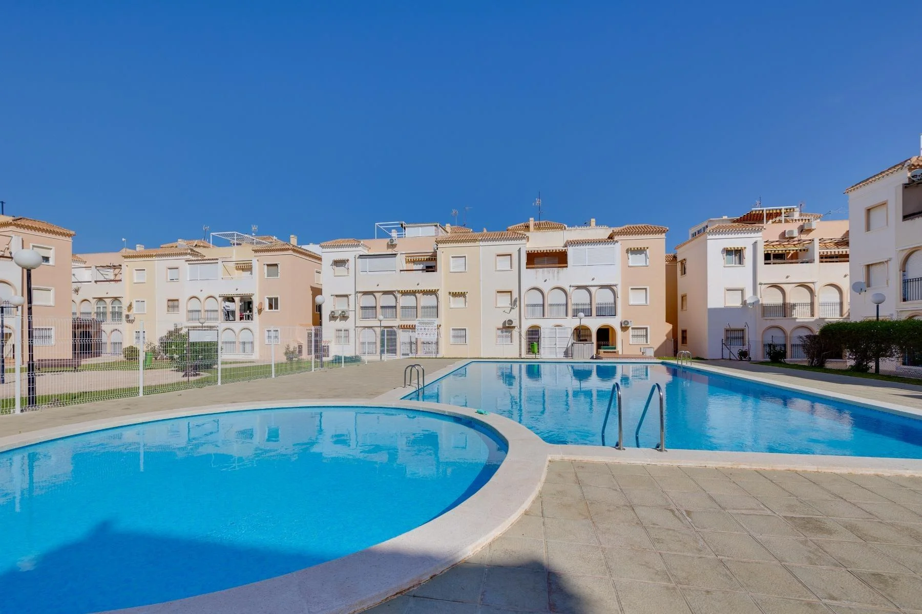 Furnished Torrevieja bungalow near beach