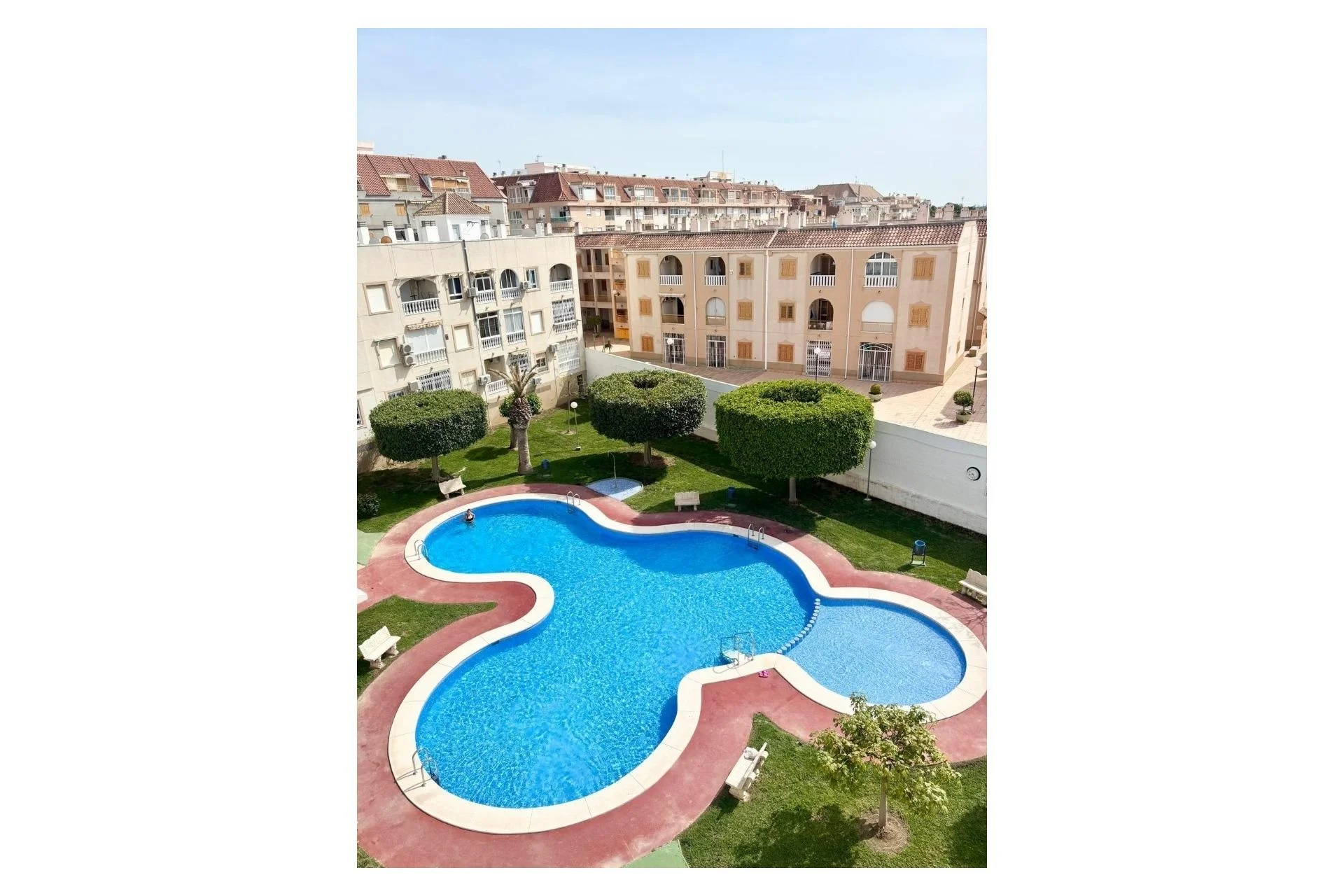 Apartamento en planta baja en Torrevieja, 2 dormitorios