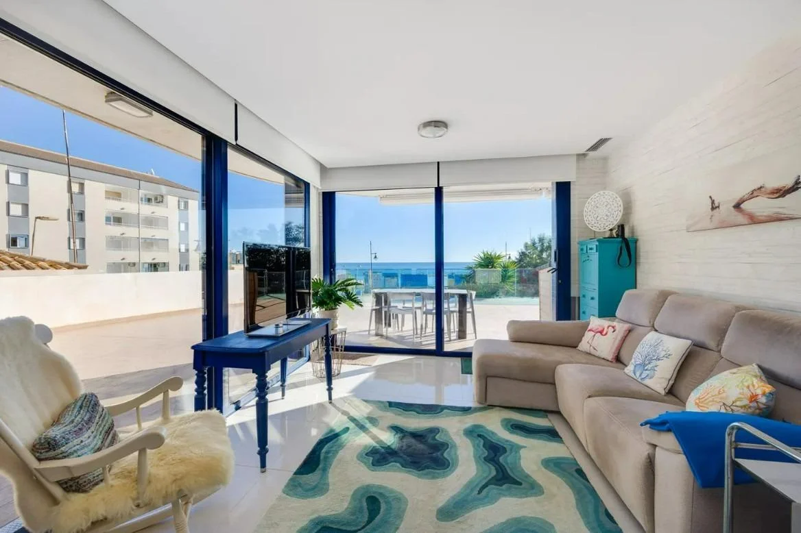 Apartamento con vistas al mar en Punta Prima, 3 dormitorios