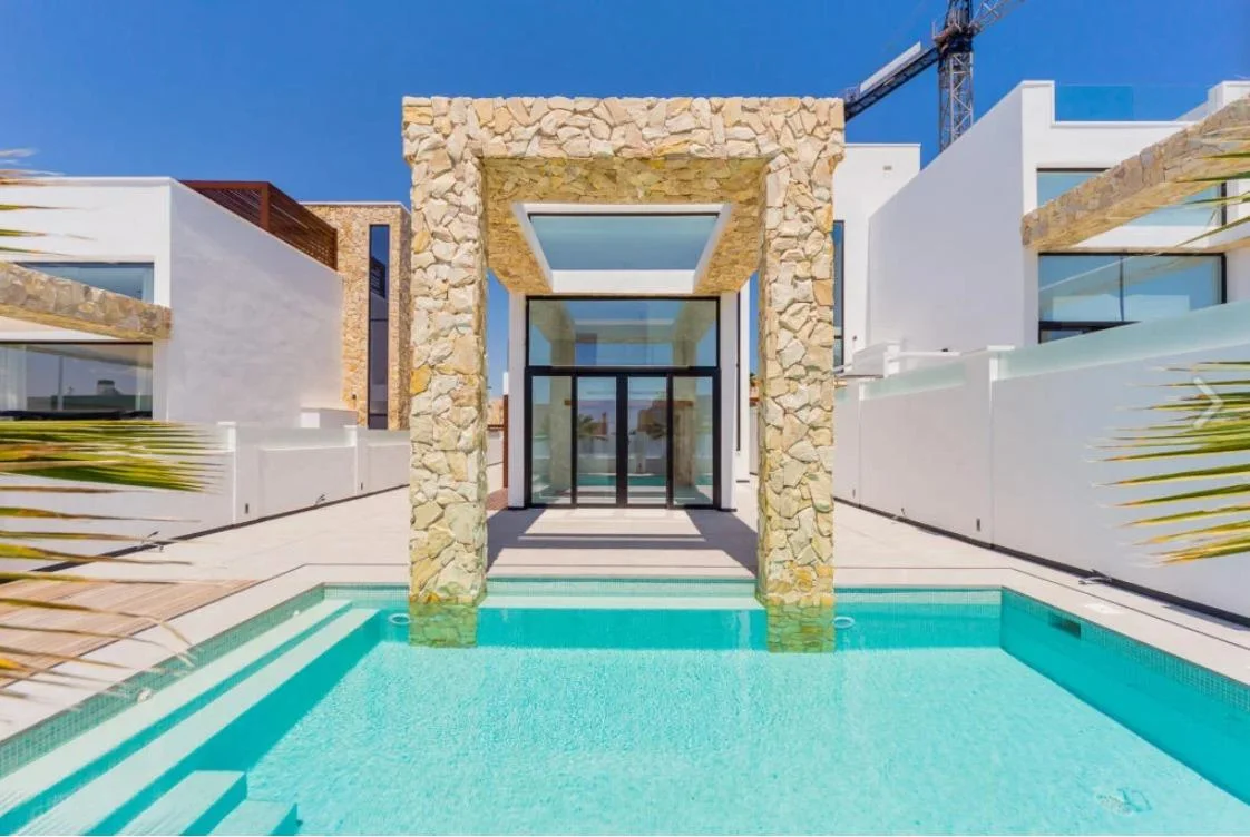 Villa nueva en Torrevieja, 4 dormitorios