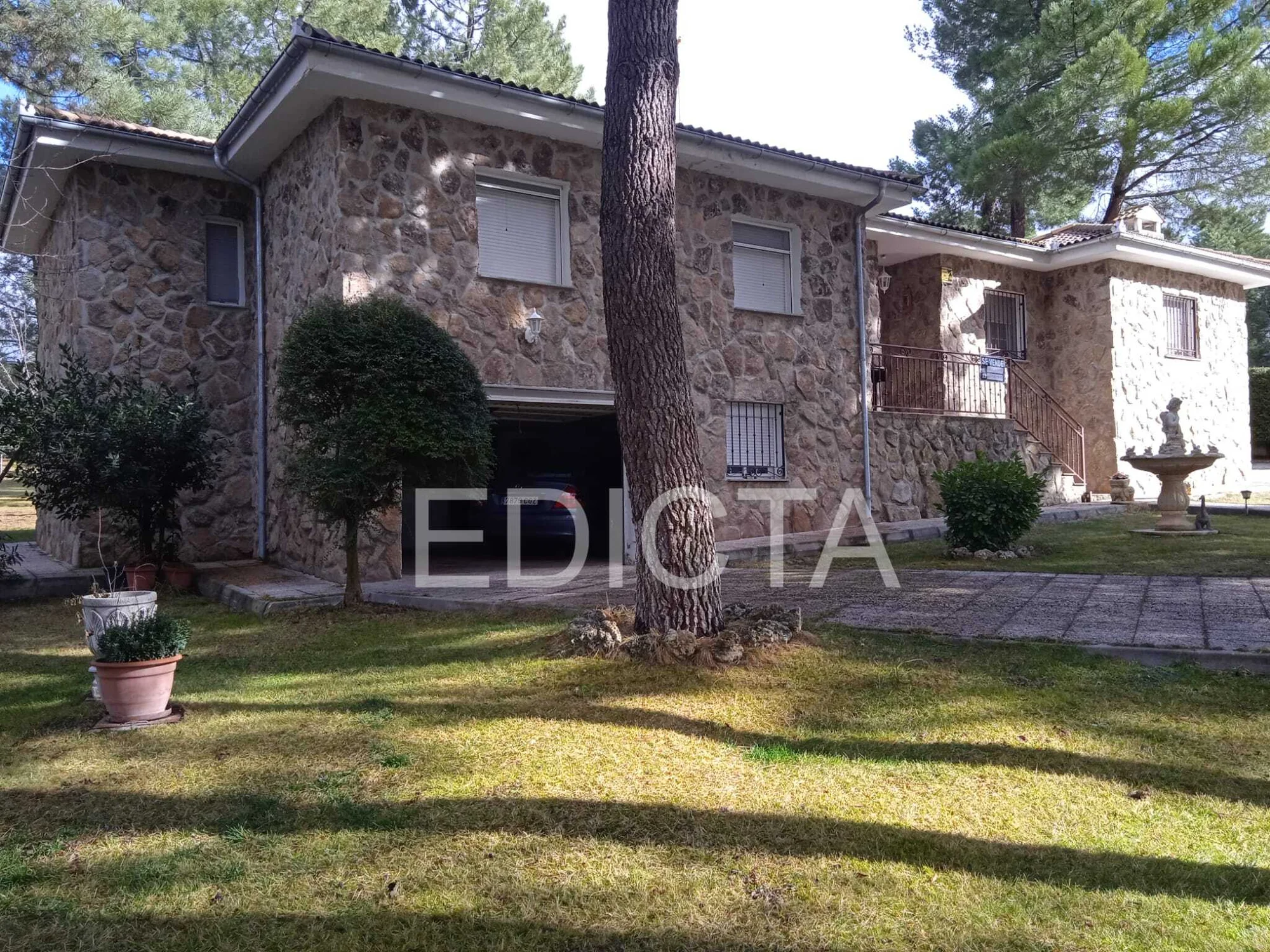 Chalet in Marugán with large plot