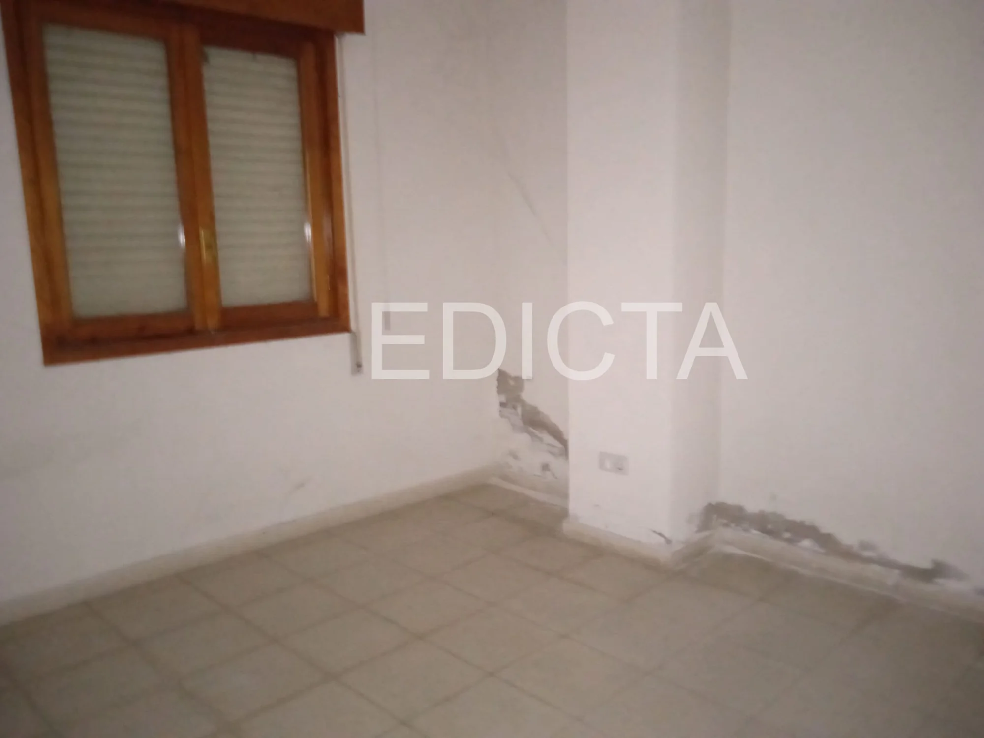 Street-front commercial unit, 90 m²