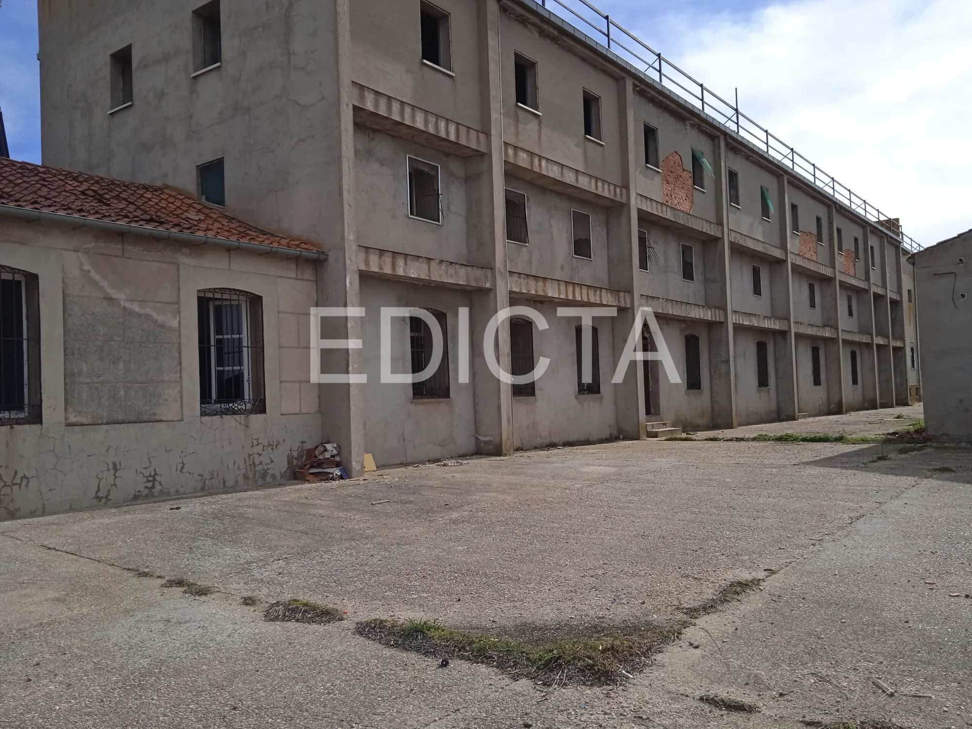 Industrial warehouse in Cantimpalos, 2,742 m²