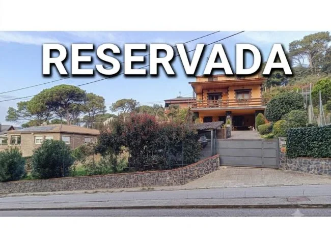 Independent house with 876 m² plot