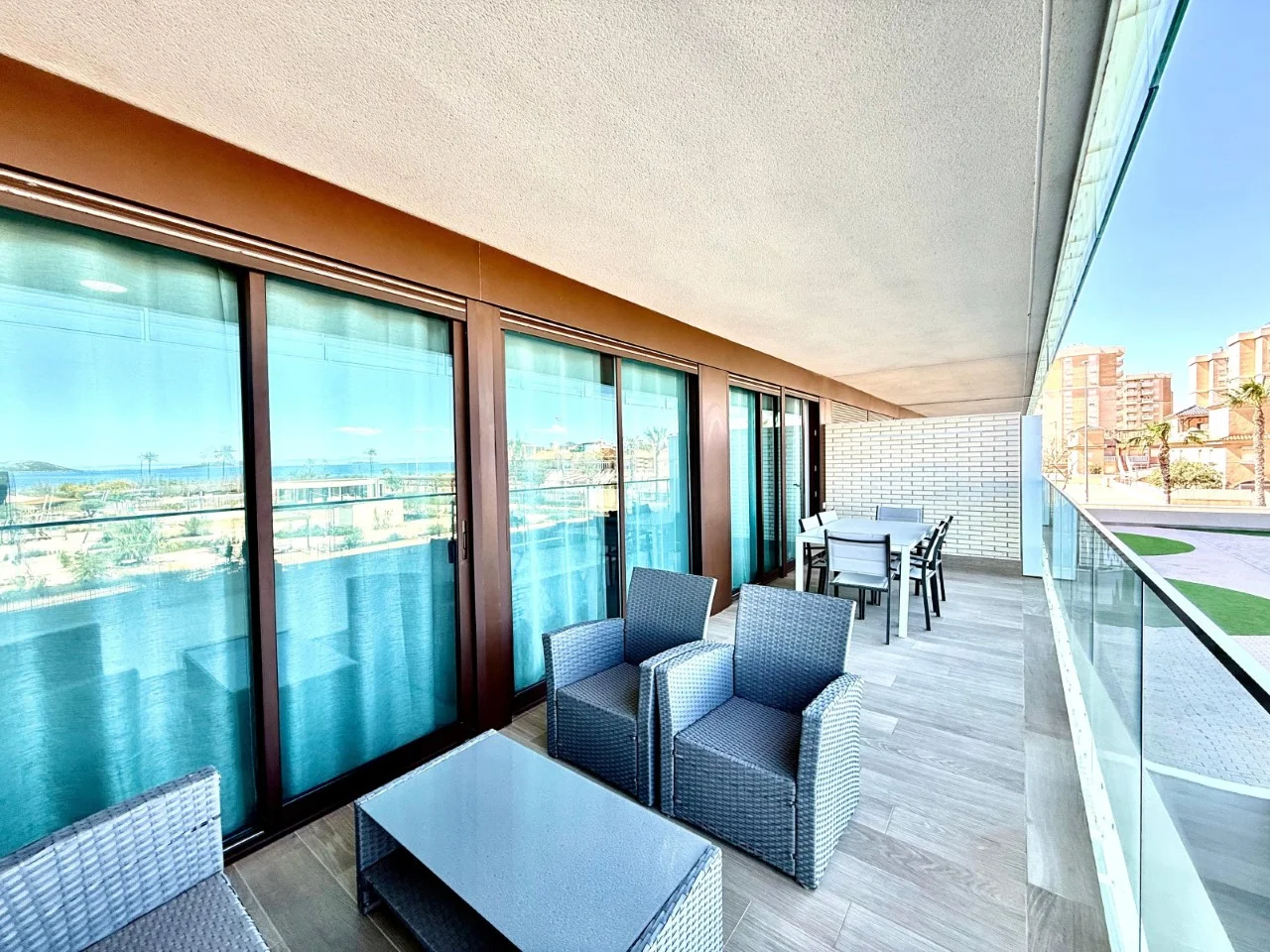 Apartamento junto a la playa con terraza de 113 m²