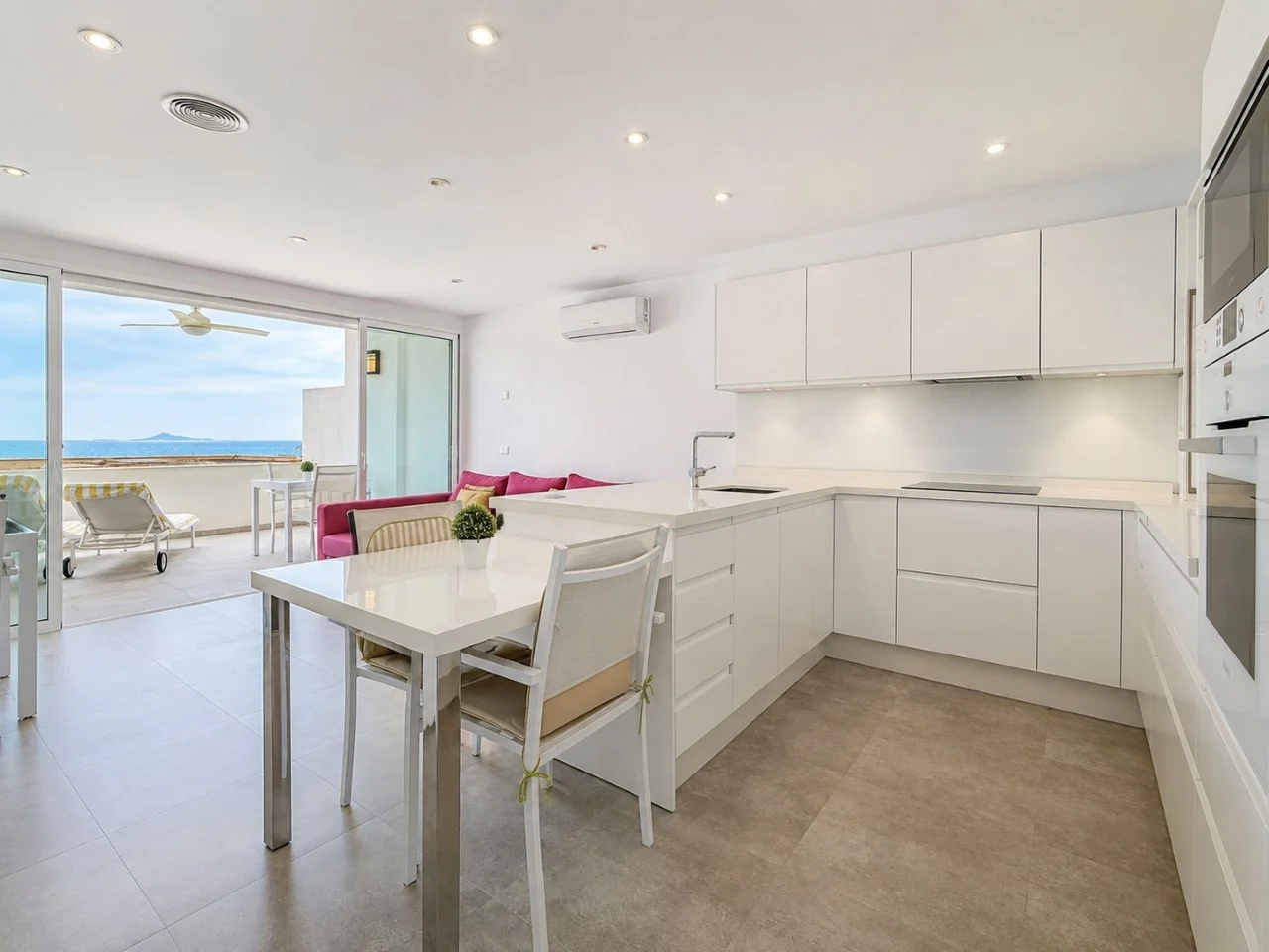 Reformed beachfront apartment, 3 bedrooms