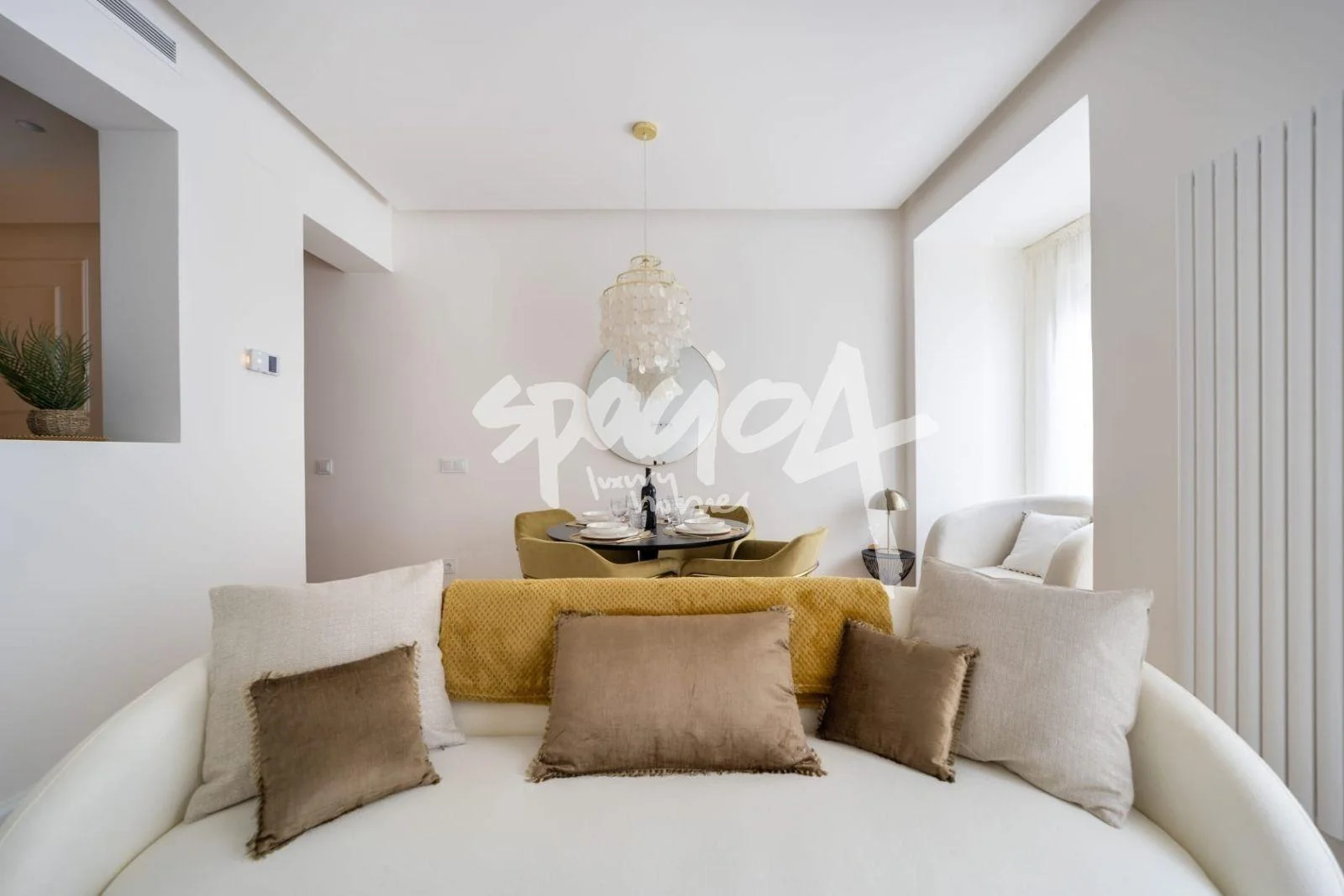 Salamanca flat, 98 m², renovation pending